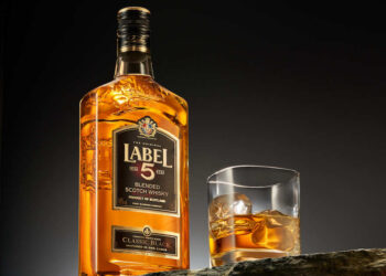 Flasche und Glas Label 5 Scotch