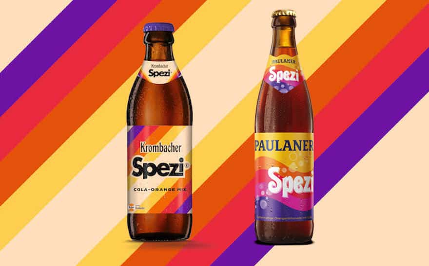 Die Spezi-Flaschen von Krombacher und Paulaner im Vergleich nebeneinander