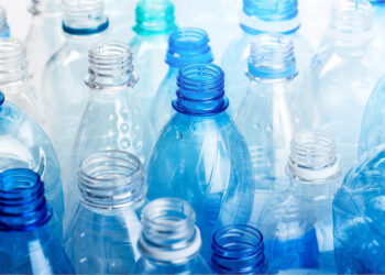 verschiedene leere PET-Wasser-Flaschen