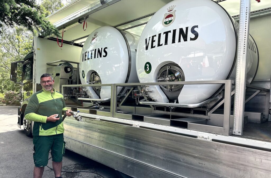 Foto einer Tankbierlieferung der Brauerei Veltins