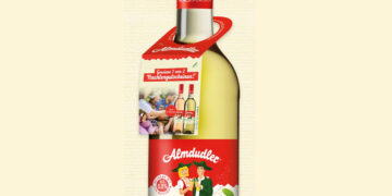 Almschorsch-Flasche mit Werbeanhänger