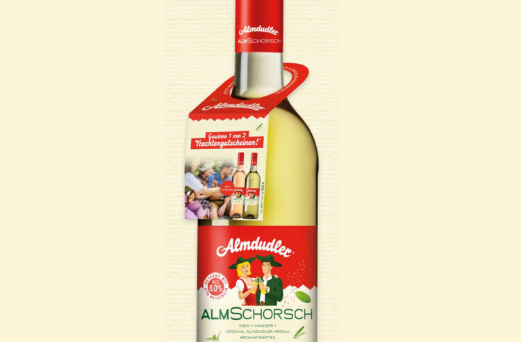 Almschorsch-Flasche mit Werbeanhänger