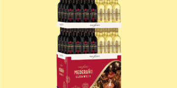 Mischdisplay mit rotem und weißem Glühwein von Freixenet Mederaño