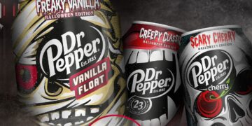 Je eine Dose der Halloween-Editionen 2022, 2023 und 2024 von Dr Pepper