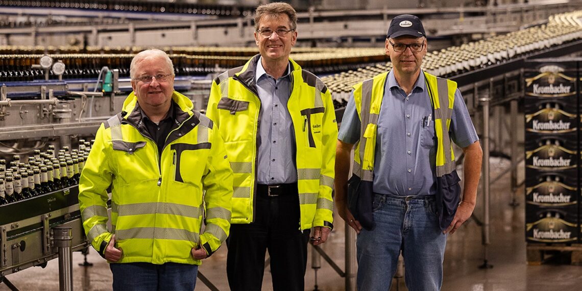 Foto von Oliver Mette (Abteilungsleiter Anlagenentwicklung), Manfred Schmidt (Technischer Geschäftsführer) und Ludger Hense (Leiter Abfüllung)