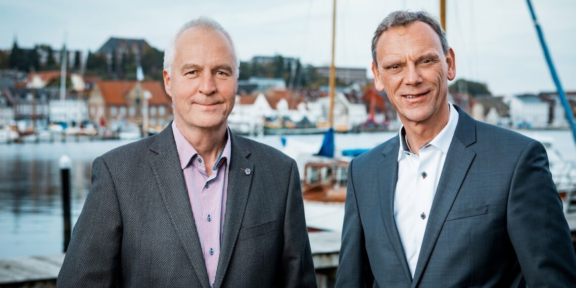 Die Führungsspitze Flensburger Brauerei: Michael Seip (links), Geschäftsführer Technik und Jörn Schumann, Geschäftsführer Marketing und Vertrieb (Foto: Flensburger Brauerei)