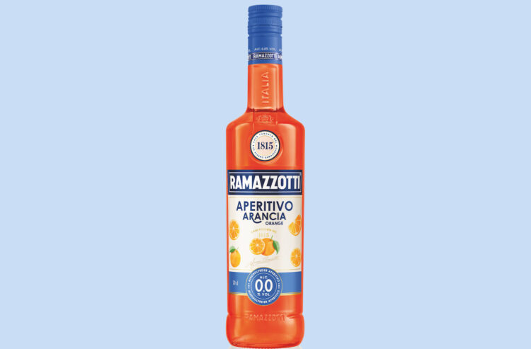 eine Flasche Ramazzotti Aperitivo Arancia 0,0%