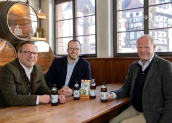 Die Alpirsbacher-Geschäftsführung (v.l.n.r.): Markus Schlör, Moritz Glauner und Carl Glauner (Foto: Alpirsbacher/LinkedIn)