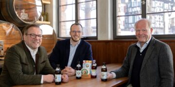 Die Alpirsbacher-Geschäftsführung (v.l.n.r.): Markus Schlör, Moritz Glauner und Carl Glauner (Foto: Alpirsbacher/LinkedIn)