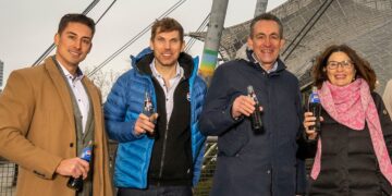 Leonhard Ehrl (Verkaufsdirektor Gastronomie Bayern), Dirk Smieja (Director Away from Home and Traditional Trade PepsiCo DACH), Rudolf Greimel (Regionaldirektor Süd der Radeberger Gruppe), Marion Schöne (Geschäftsführerin der Olympiapark München GmbH) (v.l.n.r.) (Foto: Martin Hangen/hangenfoto)