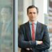 Carl Oetker ist Ururenkel des Unternehmensgründers und begann 2020als Assistent von Dr. Albert Christmann seine Laufbahn in der Oetker-Gruppe. (Foto: Oetker-Gruppe)