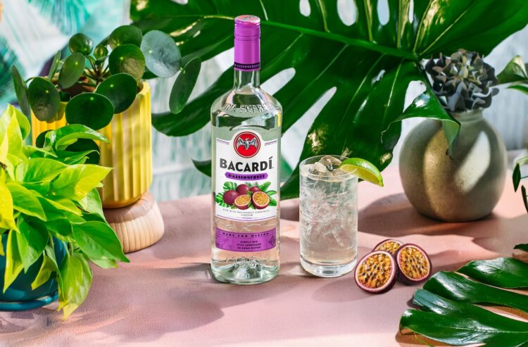 Für sommerlich erfrischende Drinks geeignet: Bacardí Passionfruit