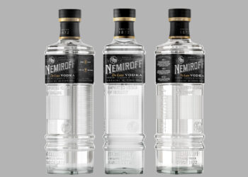Drei Flaschen Nemiroff-Wodka in unterschiedlicher Flaschenposition