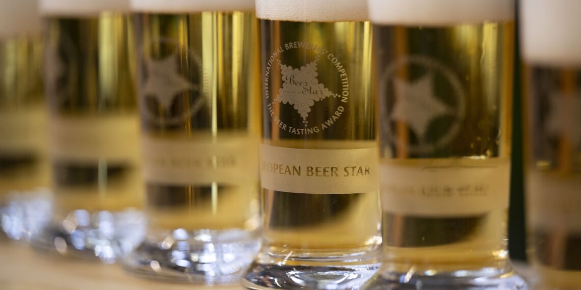 Foto von Biergläsern mit dem Logo des European Beer Stars