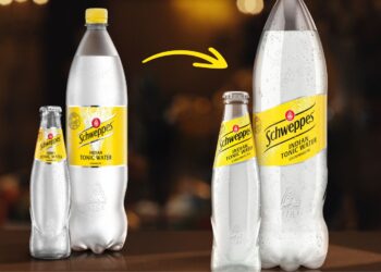 Foto der neuen und alten Schweppes-Flaschen