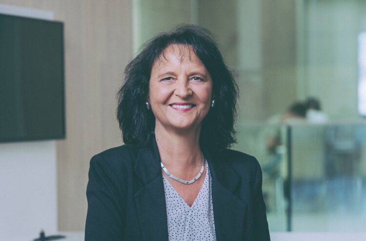 Porträt Prof. Dr. Ruth Fleuchaus