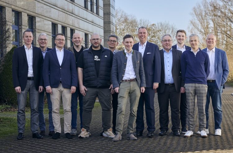 v.l.: Tino Saalbach, Frank Höhler, Mirco Jacob, Jan Beerwerth, Marcus Groh, Michael Herrmann, Josef Kimberger, Dirk Reinsberg, Franz Demattio, Maximilian Hüsch, Holger von Dorn, Christian Daniels