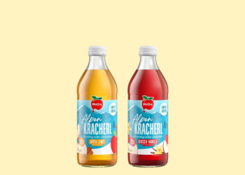 je eine Flasche Alpenkracherl Apfel-Zimt und Kirsch-Vanille
